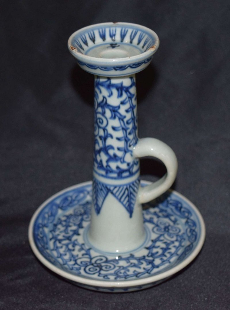 Chinese Porcelain Blue and White Oil Lamp: Chinese blue and white porcelain oil lamp. Measures 7 inches tall.