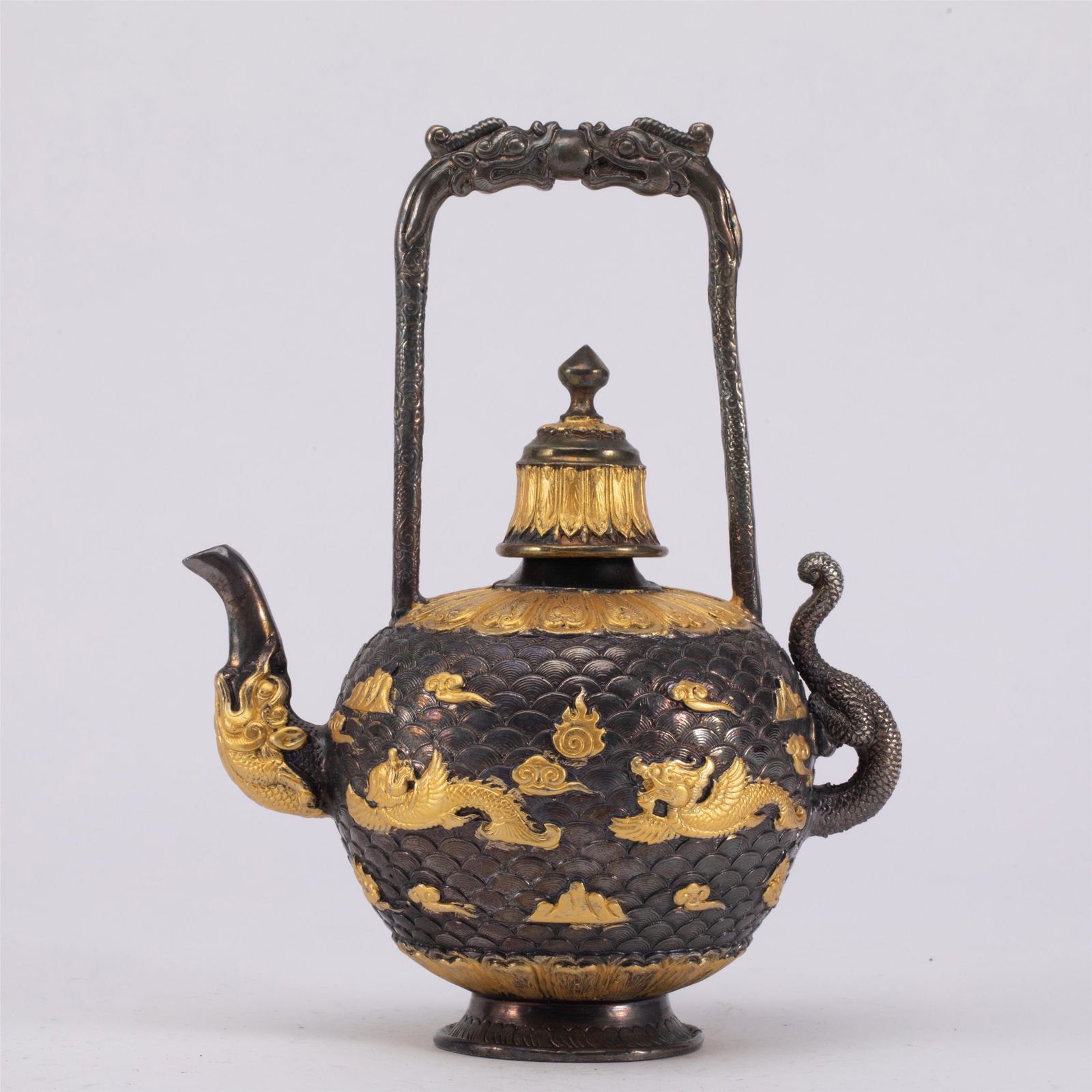 A CHINESE PARTLY GILT BRONZE POT (1 of 10)