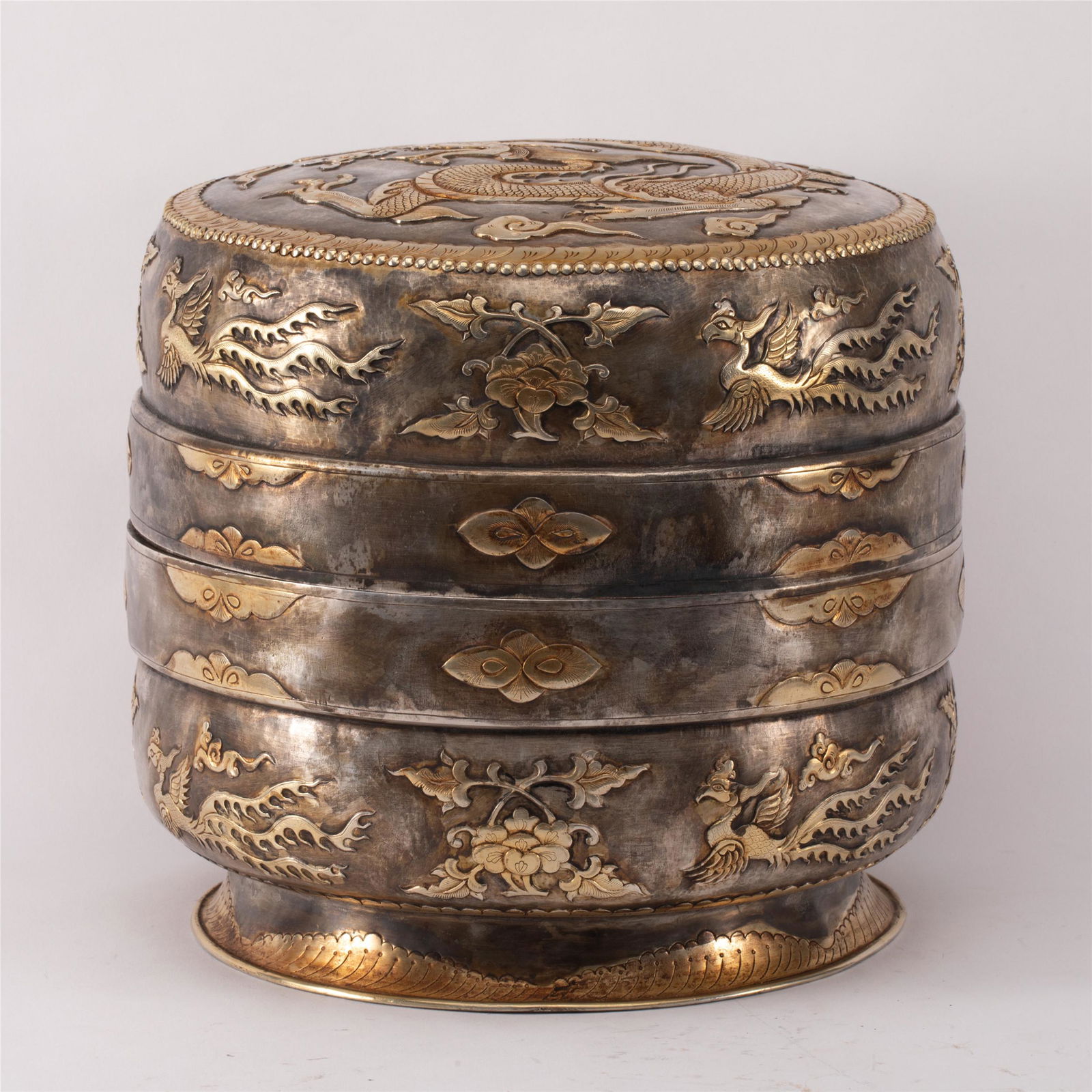 A CHINES GILT SILVER BOX WITH COVER (1 of 7)