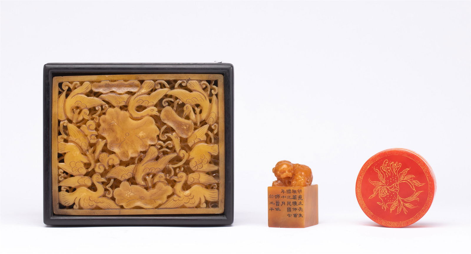 A CHINESE CARVED SOAPSTONE SEAL WITH BOX (1 of 11)
