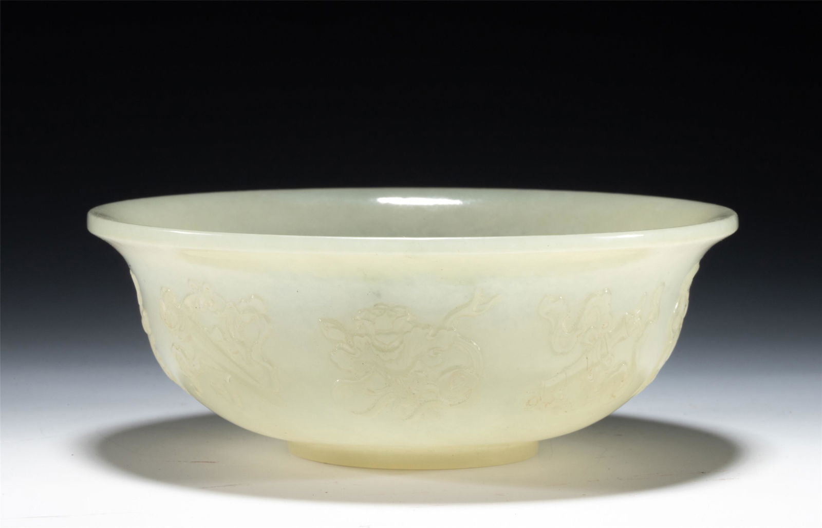 A CHINESE CARVED JADE BOWL (1 of 8)