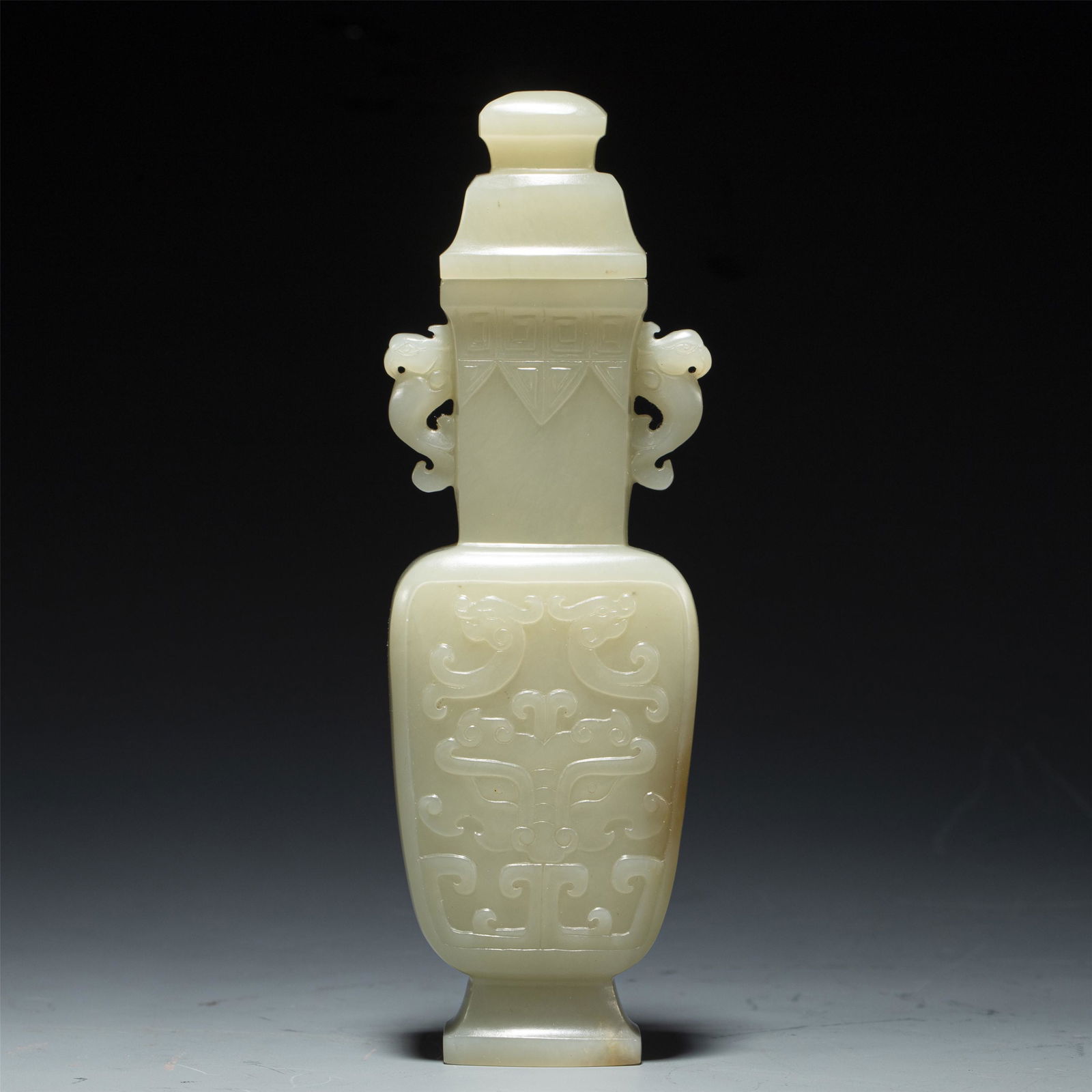 A CHINESE CARVED JADE VASE WITH COVER (1 of 9)