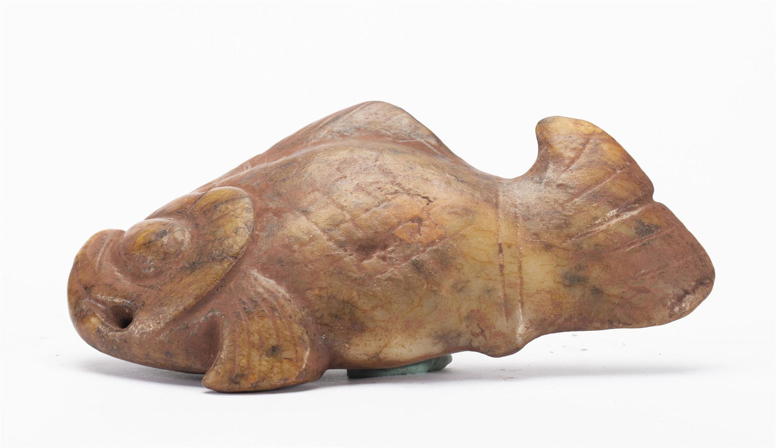 A CHINESE CARVED JADE FISH PENDANT (1 of 8)