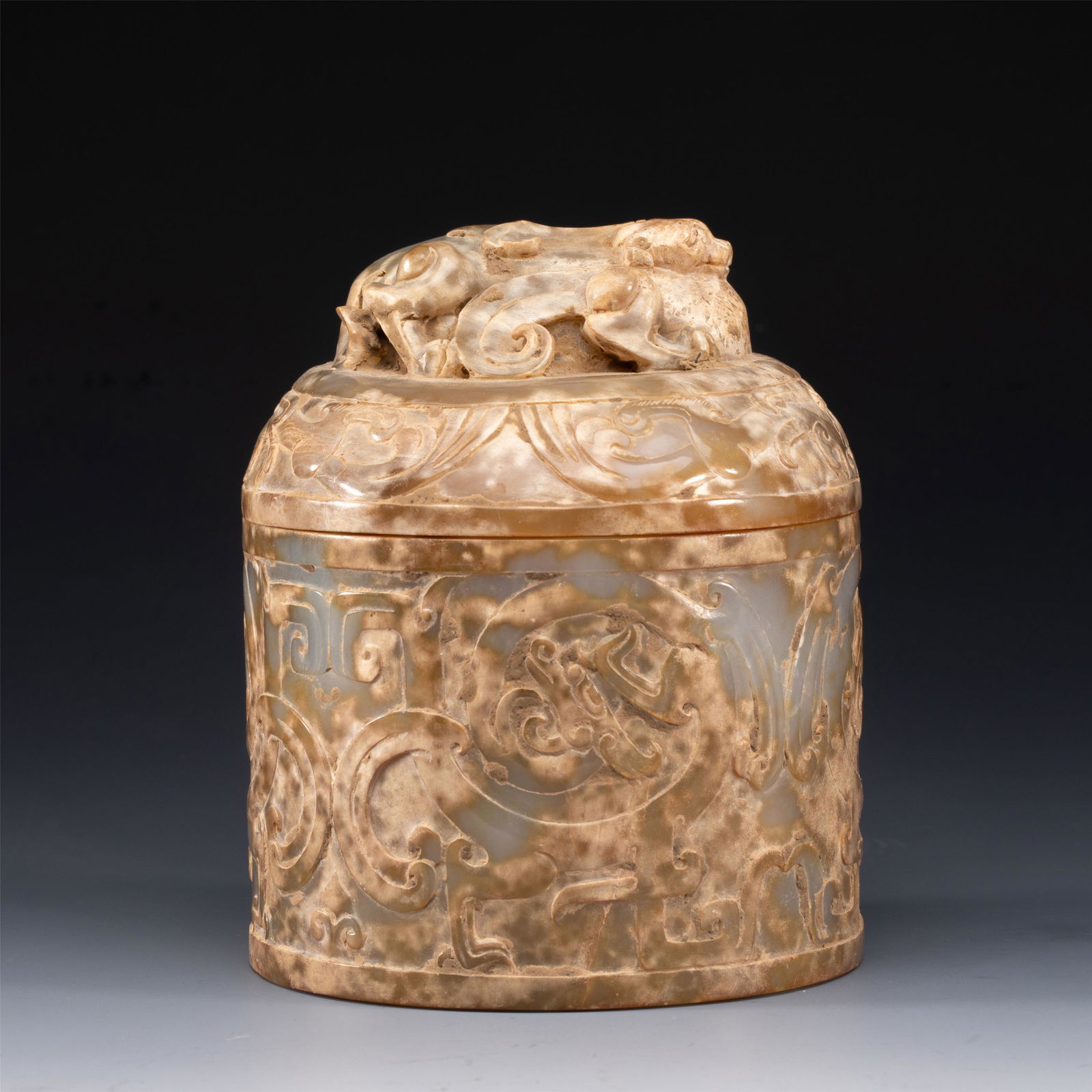 A CHINESE ARCHAIC CARVED JADE BOX WITH COVER (1 of 8)