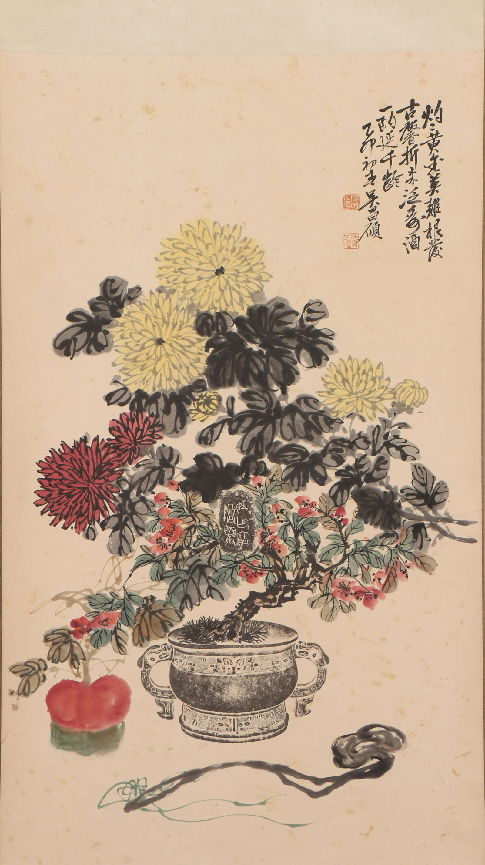 A CHINESE PAINTING OF CHRYSANTHEMUM SIGNED WU CHANGSHUO (1 of 6)