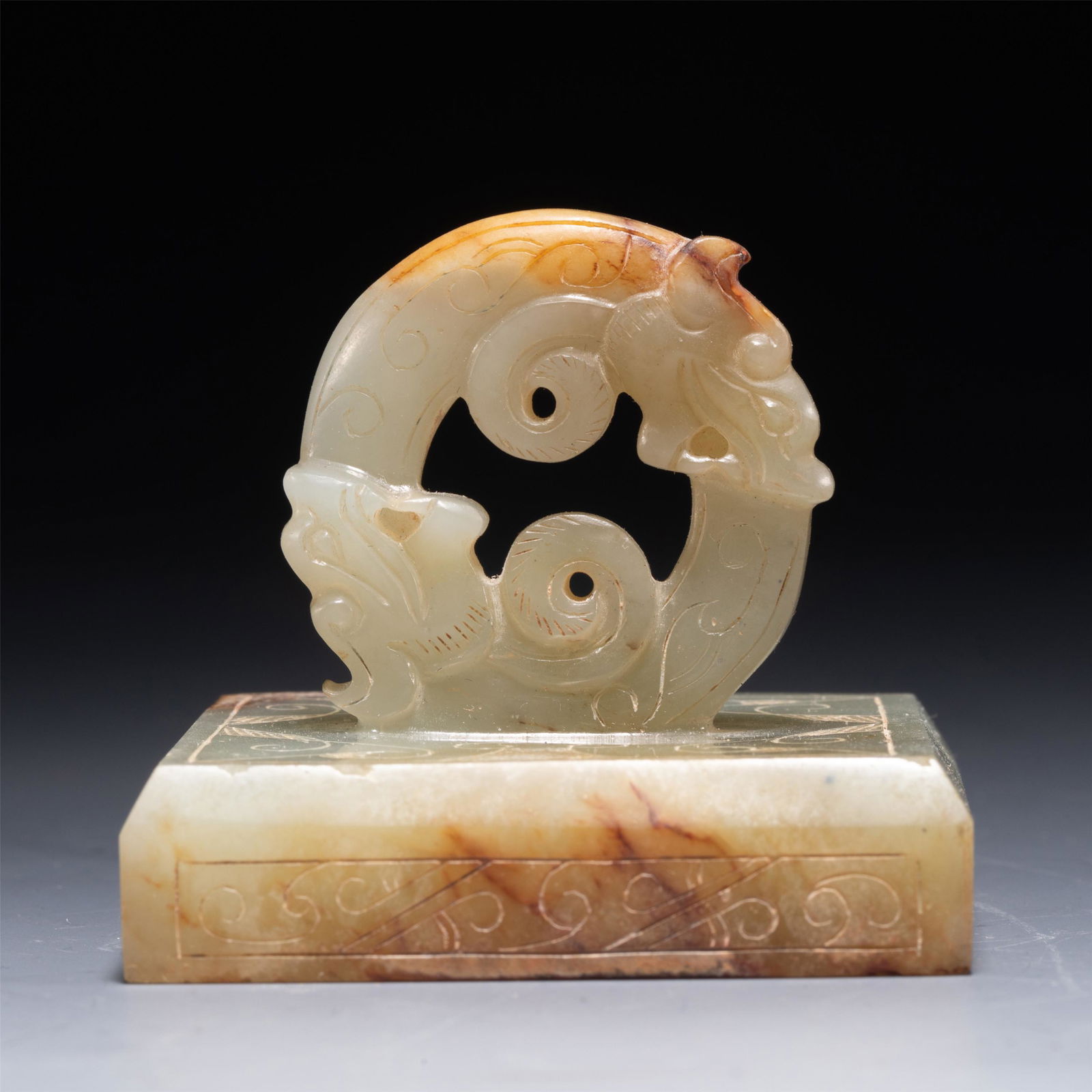 A CHINESE CARVED JADE SEAL (1 of 7)