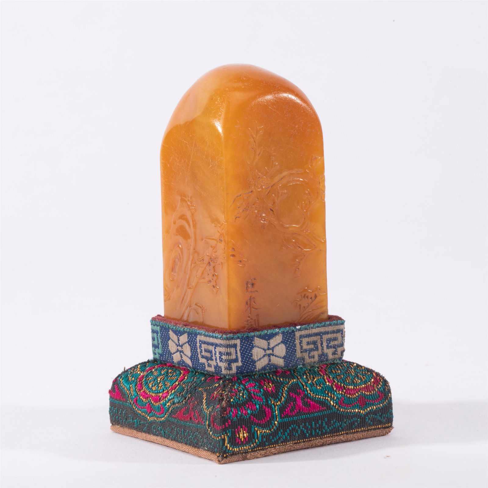 A CHINESE CARVED SOAPSTONE SEAL (1 of 6)