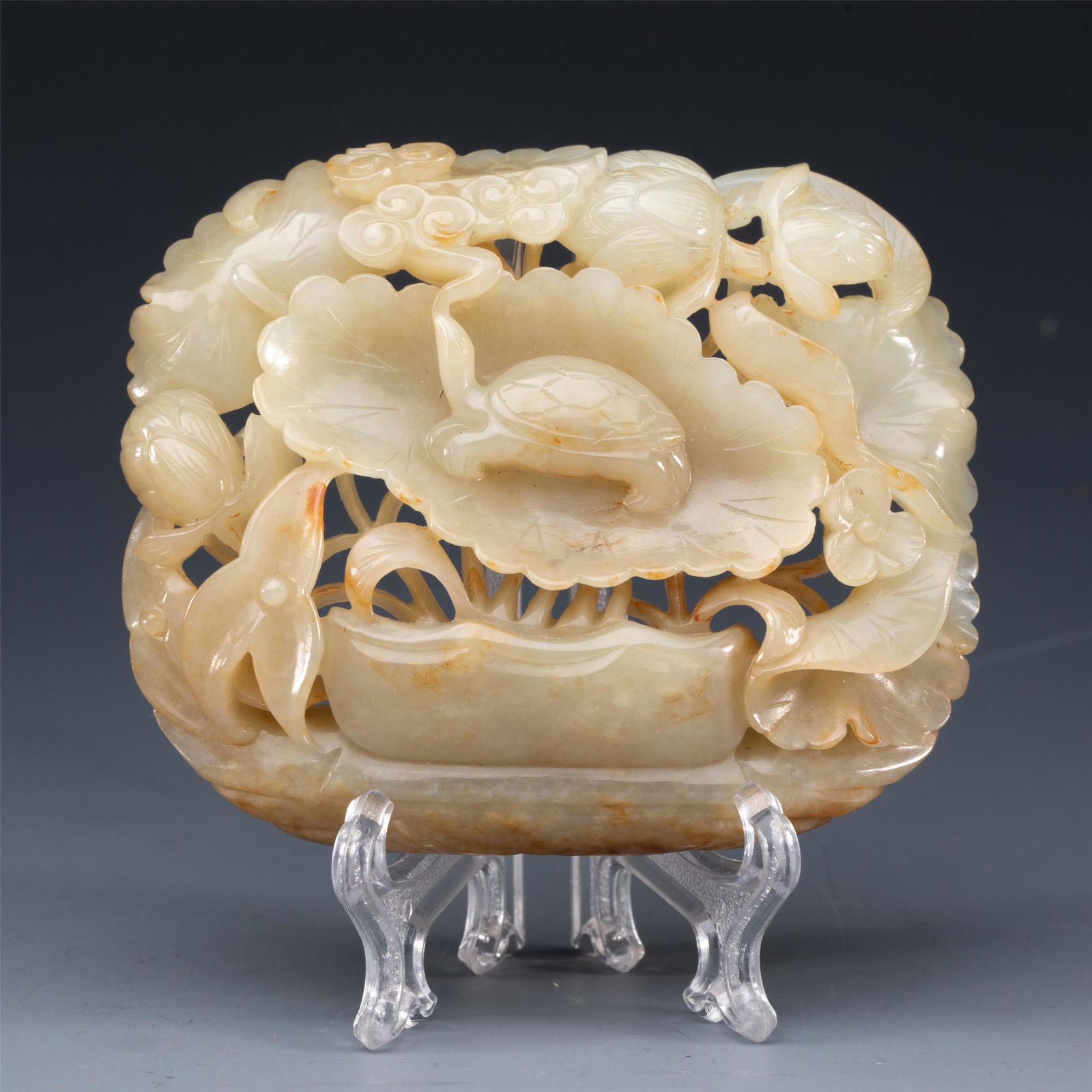 A CHINESE CARVED JADE DECORATION (1 of 8)