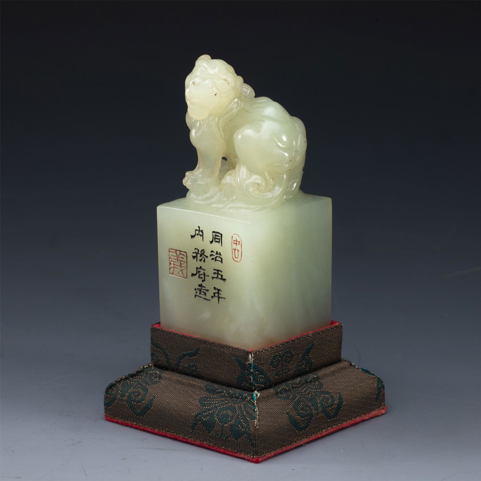 A CHINESE CARVED SOAPSTONE BEAST SEAL (1 of 7)