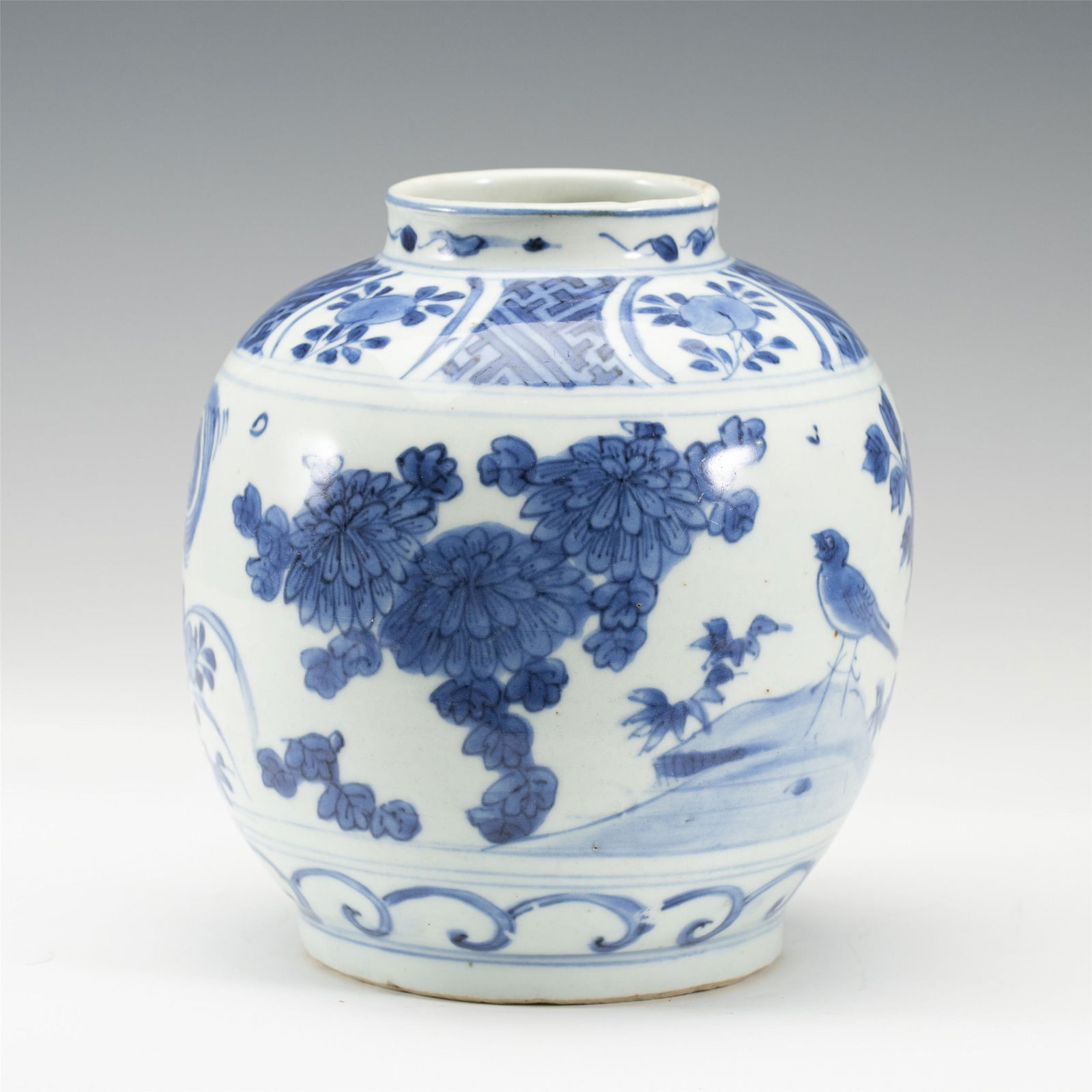 A CHINESE BLUE AND WHITE PORCELAIN JAR (1 of 9)