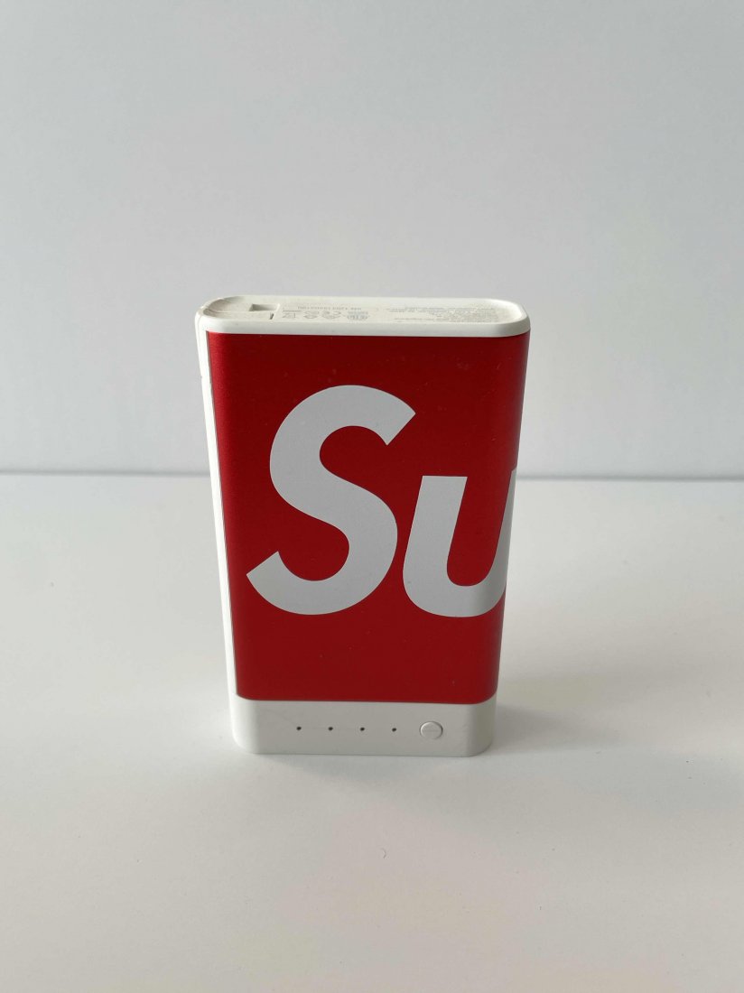 Supreme F/W 2017 Mophie Encore Plus 10K Portable Charge: Brand New Supreme F/W 2017 Mophie Encore Plus 10K Portable Charger