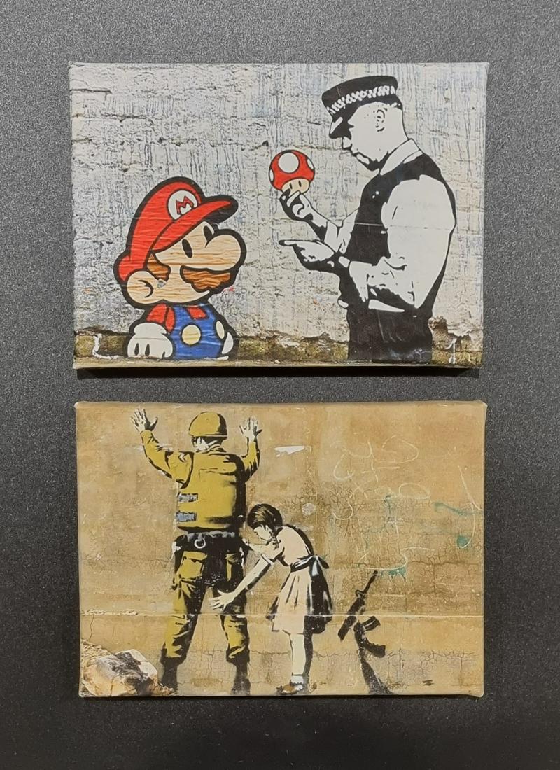 AFTER BANKSY AFTER BANKSY Senza Titolo: AFTER BANKSYUK (UK) 2021Senza TitoloStampa su tela / Print on Canvas13,00x18,00Set di due tele.-- Set of 2 canvas.