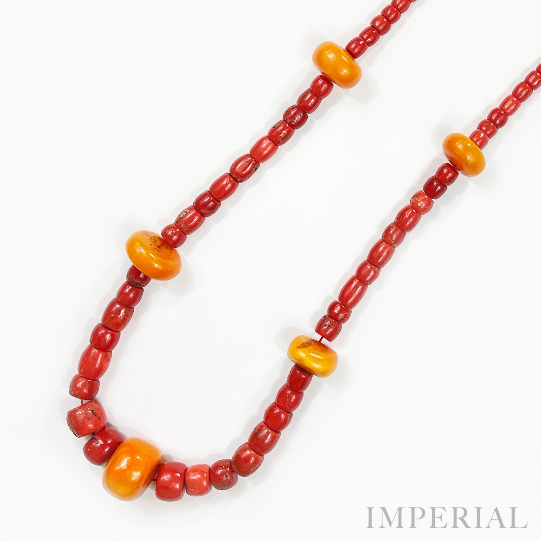 A LARGE CORAL NECKLACE, 311 GRAMS (1 of 2)