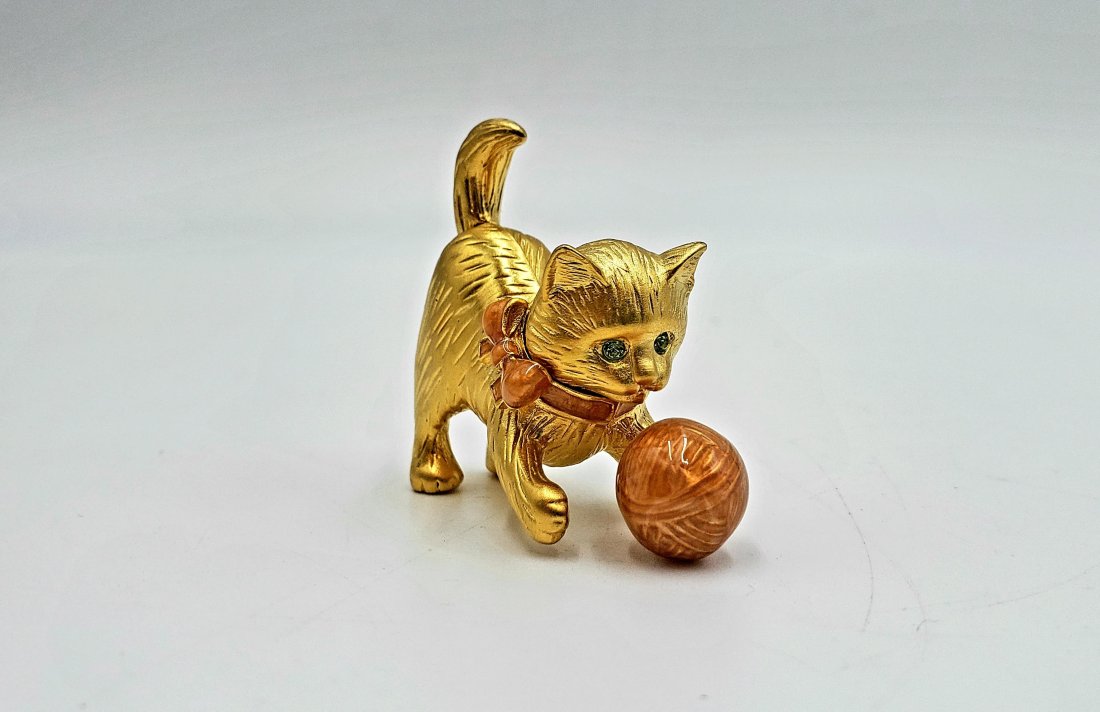 Estee Lauder Gold Tone 2000 Perfume Compact (1 of 6)