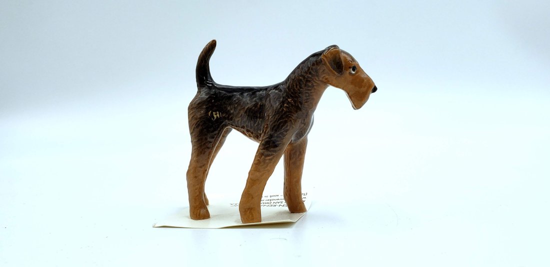 Hagen Renaker Inc. Hand-Crafted Ceramic Airedale Terrier (1 of 7)