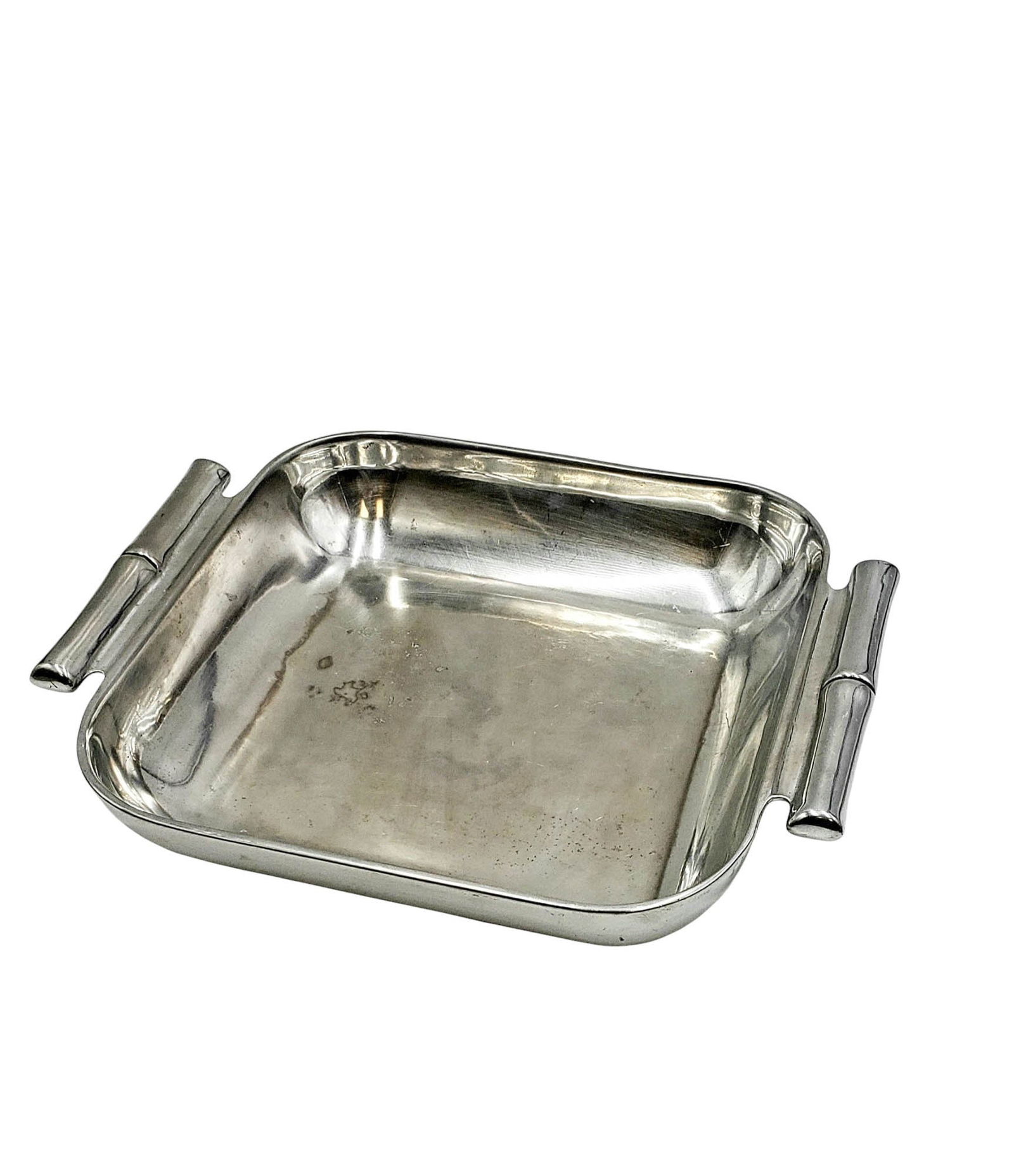 Mid-Century Wilton Armetale Bruce Fox Design Extra Large Casserole: A rare extra large casserole or serving dish with bamboo handles from Wilton's Bruce Fox Design collection. Crafted by hand, Wilton Armetale Serveware products are as functional as they are beautiful,