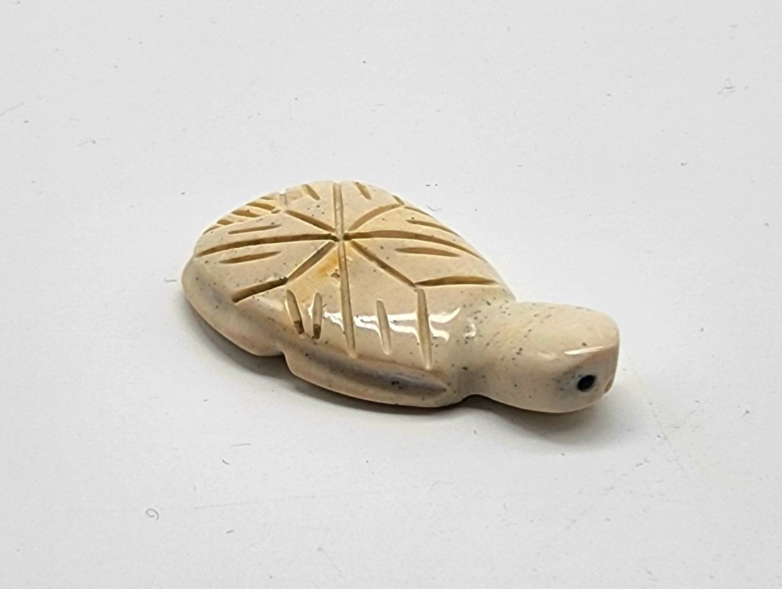 Native Zuni Carved Stone Turtle Fetish Signed By Fred Weekoty: Native Zuni Carved Stone Turtle Fetish Signed By Fred Weekoty. See photos for details as part of description. Excellent condition. Measures approximately: 1.52 inches long, x 0.8 inches wide x 0.28 in