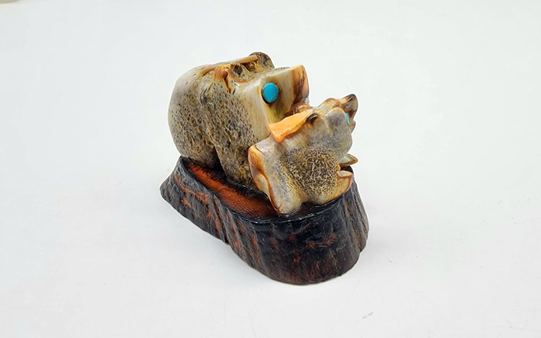 Native Zuni Carved Stone Two Bear With Fish Fetish Signed By Della Haloo (1 of 7)