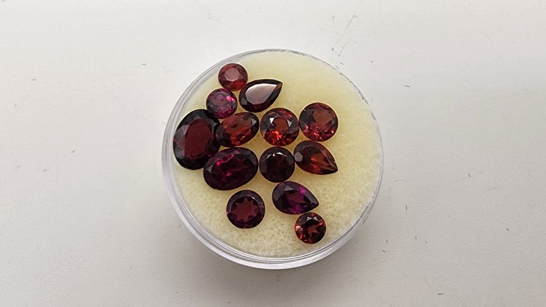 Old New Stock Gemstones From Jewelers Collection 8.15 Carats: Old New Stock Gemstones From Jewelers Collection 8.15 Carats. See photos for details as part of description. Excellent condition.