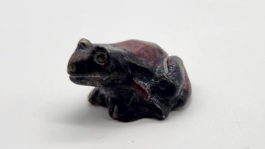 Mid Century Carved Garnet Frog Fetish 151.10 Carats: Mid Century Carved Garnet Frog Fetish 151.10 Carats. See photos for details as part of description. Excellent condition. Measures approximately: 1.48 inches long x 1.28 inches wide x 0.87 inches high.