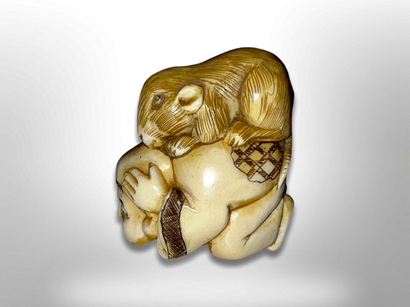 Signed Japanese Carved Netsuke Man With Rat (1 of 6)