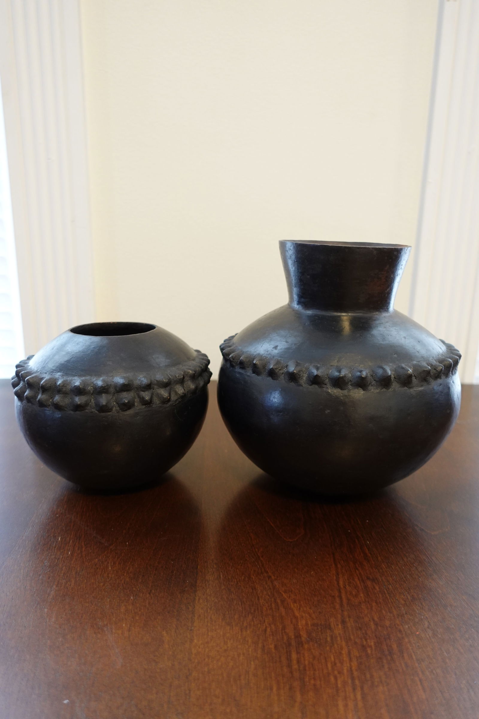 AFRICAN ZULU POTTERY THEMBI NALA VASE / POT SIGNED (1 of 6)