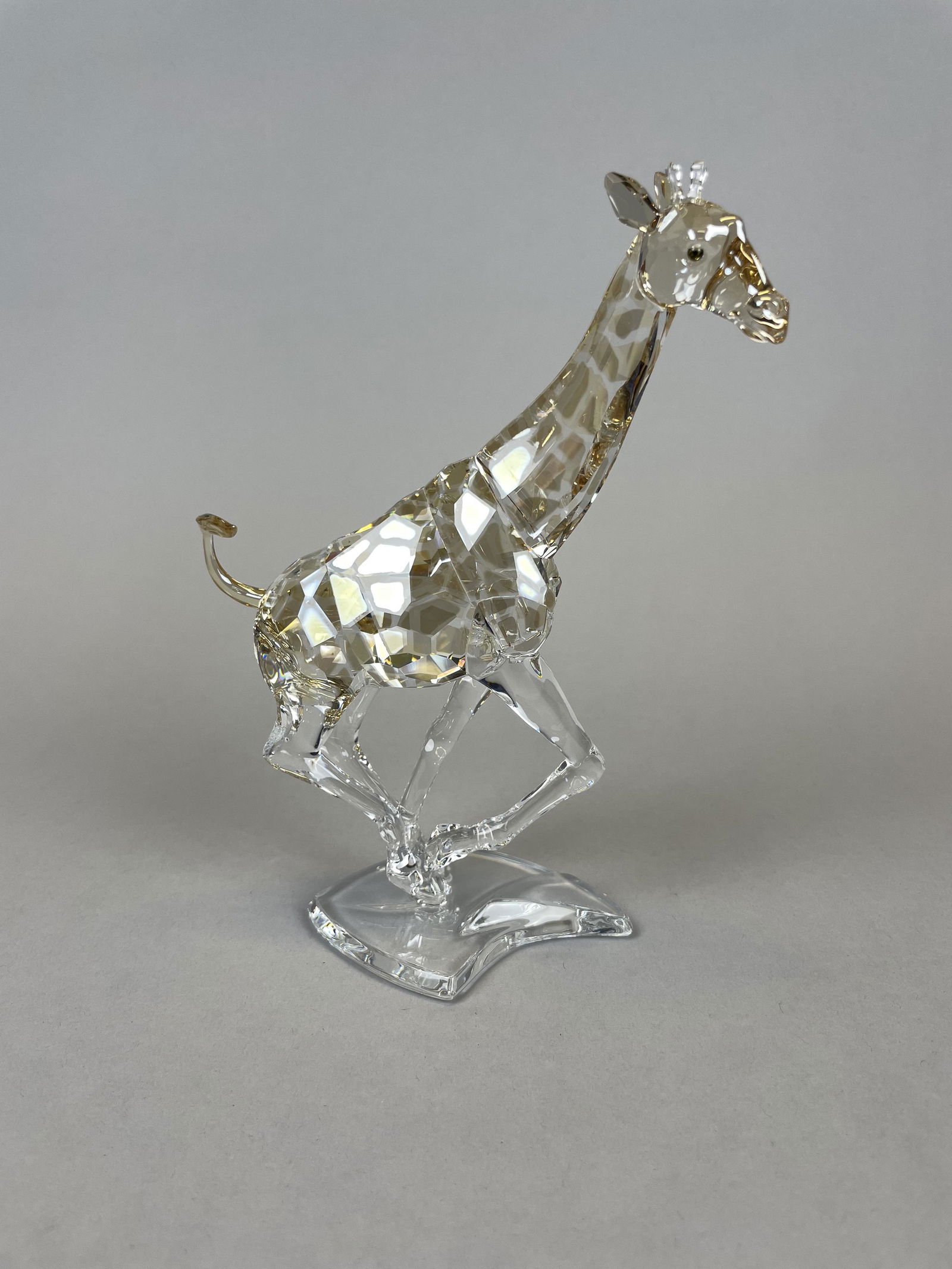 Swarovski Crystal Giraffe Figurine 935896 (1 of 6)
