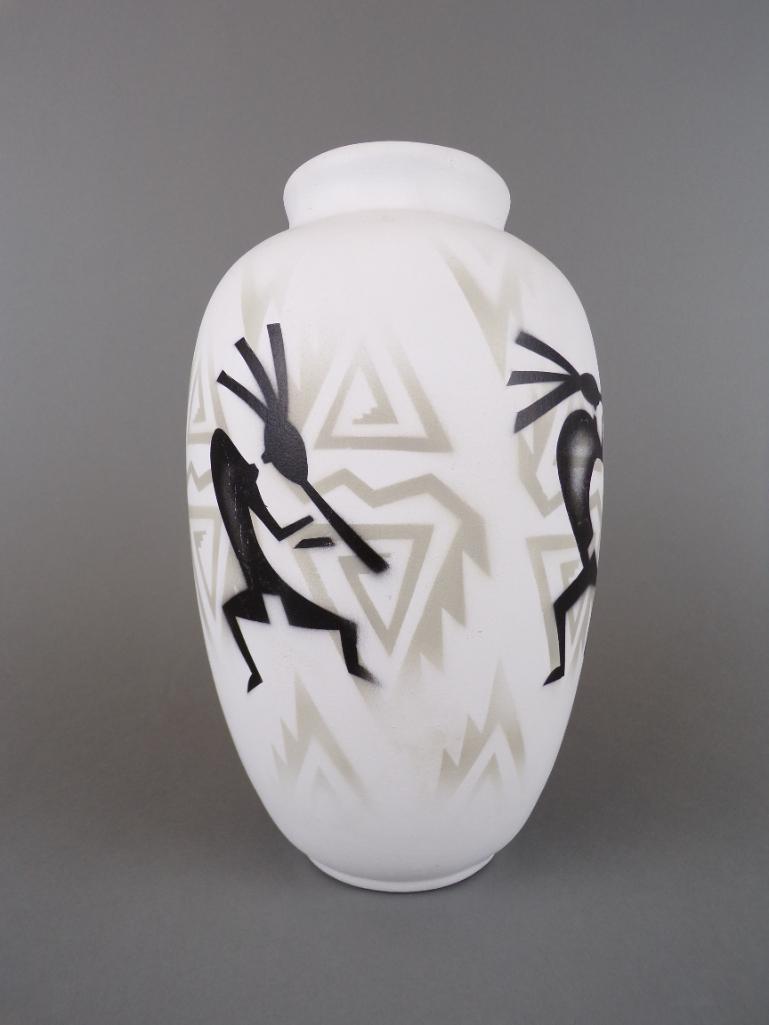 Hozoni Navajo Native American Indian Pottery Vase (1 of 8)