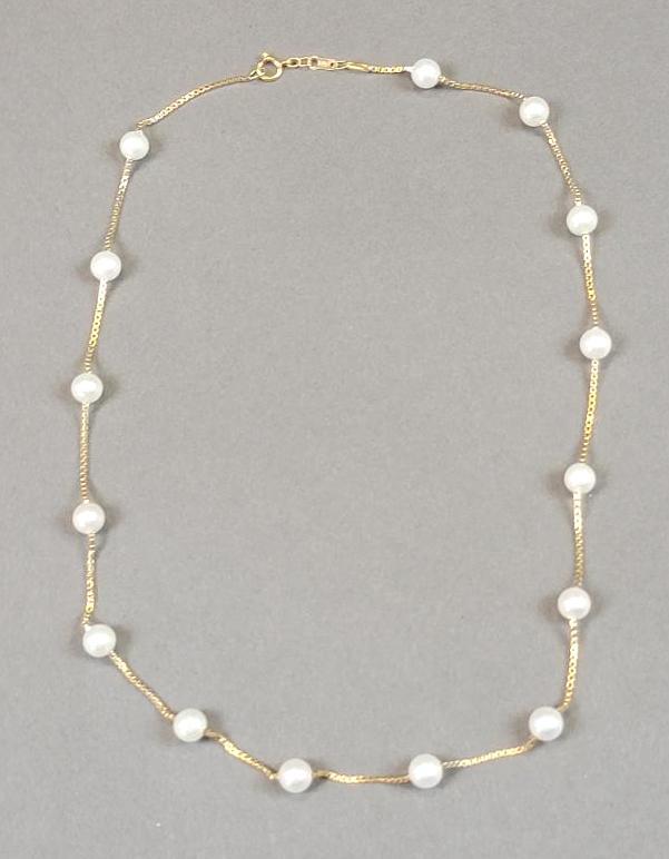 16" 14K Yellow Gold Box Chain & Fresh Water Pearl Tin Cup Style Necklace: A woman's 16" sleek box chain segmented with fifteen round 6mm freshwater pearls with a slight pink tint, with formal spring ring clasp, marked 14KT, excellent with no damage or repair, 6.0 gr