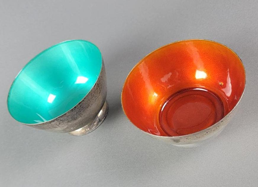 Two Vintage Enameled Towle US Sterling Silver Bowls, Green & Red (1 of 8)