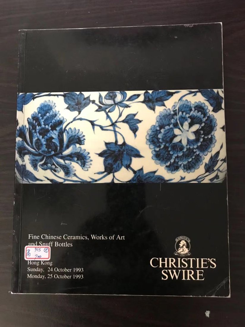 HK Christie's 1993 Fine Chinese Ceramics works of art and snuff Bottles: HK Christie's 1993 Fine Chinese Ceramics works of art and snuff Bottles , good condition!