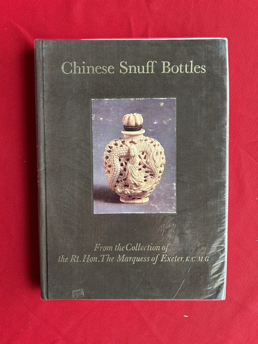 Hugh Moss Chinese Snuff Bottles from the collection of RT HEN: Hugh Moss Chinese Snuff Bottles from the collection of RT HEN, published in 1974, hard cover and good condition!
