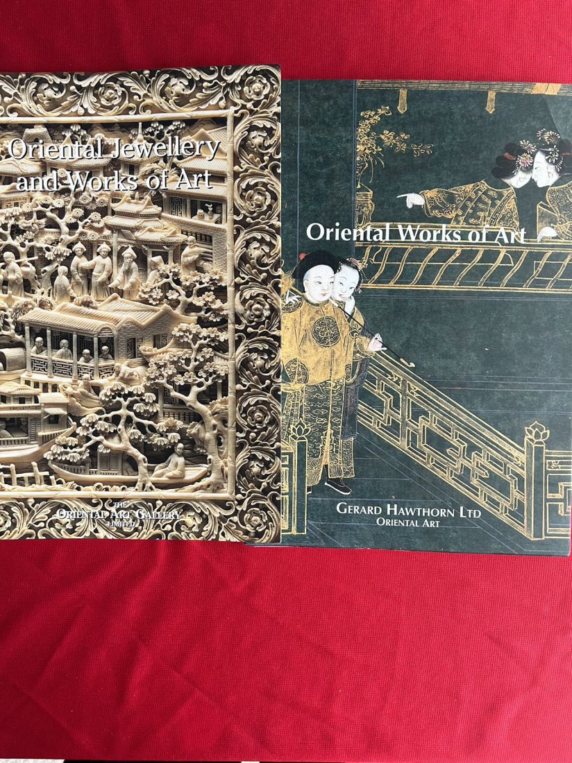 2 Famous Dealer The Oriental Art Gallery Limited 1995 1997 Oriental Works of Art Catalogs: 2 Famous Dealer The Oriental Art Gallery Limited 1995 1997 Oriental Works of Art Catalogs, good condition!