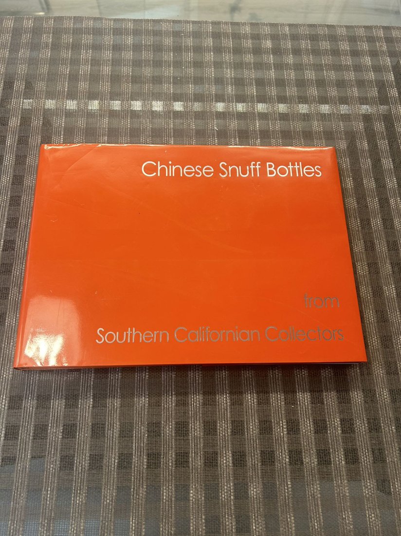 Chinese Snuff Bottles from Southern California Collectors: Chinese Snuff Bottles from Southern California Collectors, published in 2017 by The International Chinese Snuff Bottle Society, hard cover and very good condition!
