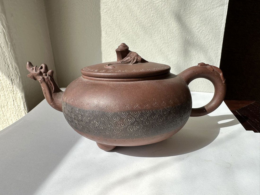 Qing Dynasty ZI SHA Dragon Pattern Teapot (1 of 7)