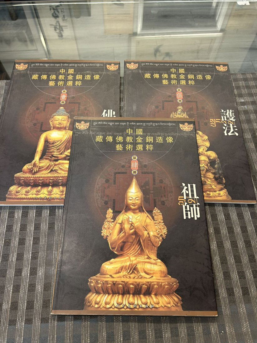3 Volumes Tibetan Buddhism Bronzes: 3 Volumes Tibetan Buddhism Bronzes , published in 2003, good condition!