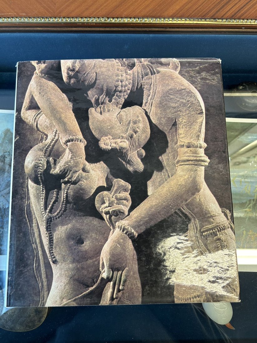 The Sensuous Immortals A Selection of Sculptures from the Pan-Asian Collection: The Sensuous Immortals A Selection of Sculptures from the Pan-Asian Collection by Pratapaditya Pal , published in 1977, hard cover and good condition!