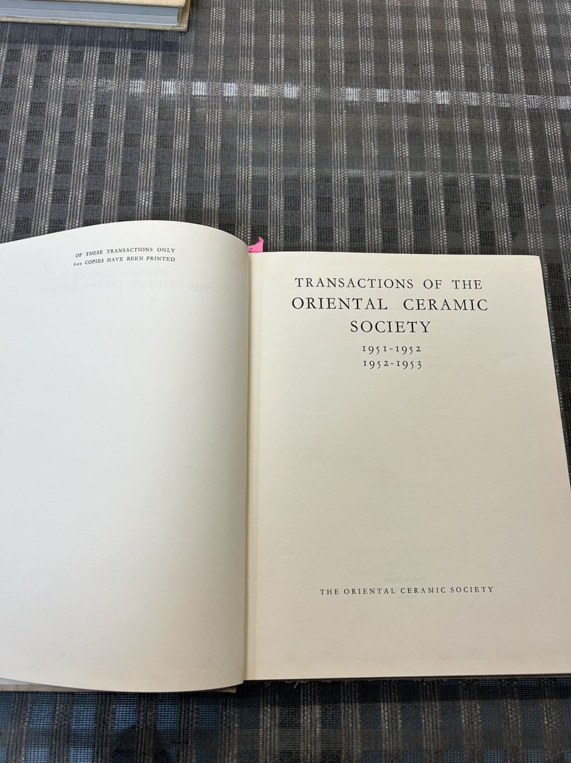 Transactions of The Oriental Ceramic Society 1951-1952 1952-1953 Volume 27: Transactions of The Oriental Ceramic Society 1951-1952 1952-1953 Volume 27 , just 600 copies, book spine has some worn, the others all keep good condition!