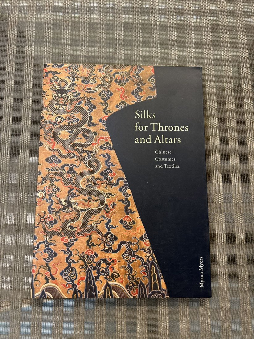 Silks for Thrones and Altars Chinese Costumes and Textiles: Silks for Thrones and Altars Chinese Costumes and Textiles by John Vollmer, very good condition!