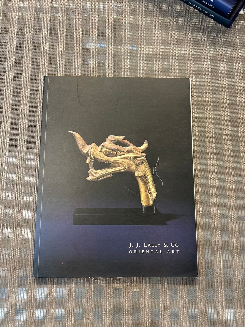 Famous Dealer J J Lally 1988 Chinese Works of Art( Very Rare): Famous Dealer J J Lally 1988 Chinese Works of Art, very rare ,the inner pages have fallen off the spine , this problem is prevalent in this catalog, the others all keep good condition!