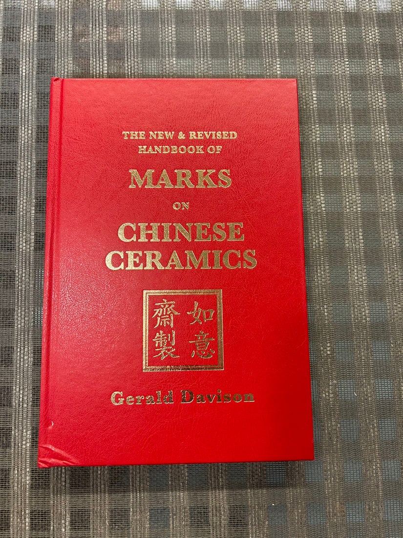 THE NEW & REVISED HAND BOOK CF MARKS ON CHINESE CERAMICS: THE NEW & REVISED HAND BOOK CF MARKS ON CHINESE CERAMICS , published in 2013 by Gerald Davison , hard cover and good condition!
