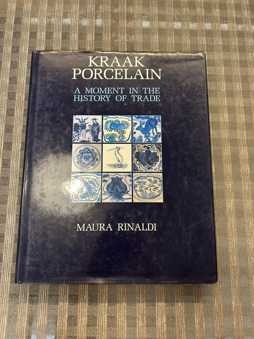 KRAAK PORCELAIN A MOMENT IN THEHISTORY OF TRADE by MAURA RINALDI: KRAAK PORCELAIN A MOMENT IN THEHISTORY OF TRADE by MAURA RINALDI, published in 1989 , hard cover and very good condition!