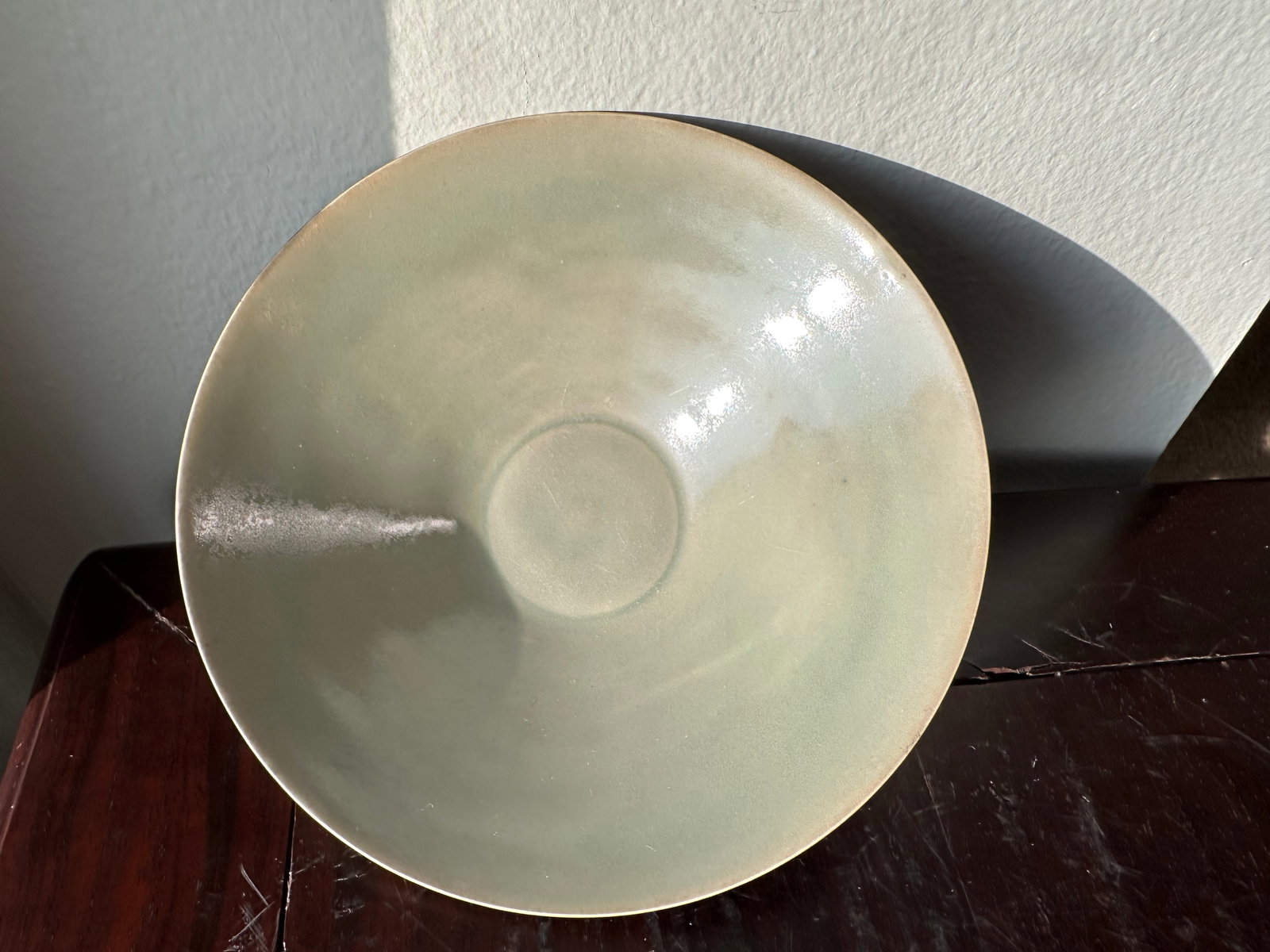 Five Dynasty Yaozhou Kiln Green Glaze DOU LI Bowl: Five Dynasty Yaozhou Kiln Green Glaze DOU LI Bowl ,size D 5 1/2 in, Provenance : Private Taiwanese Collection