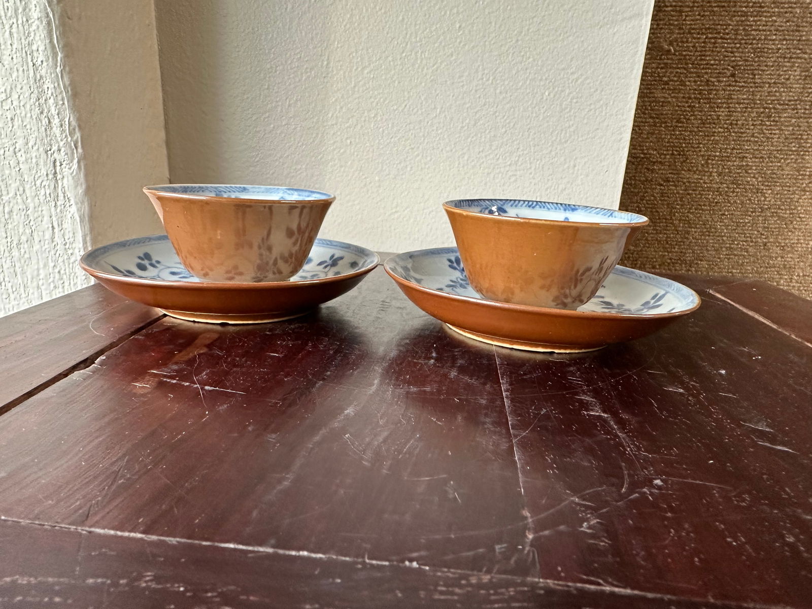 A Pair of Qing Dynasty Blue and White Sauce Glaze Cup with Tray (1 of 9)