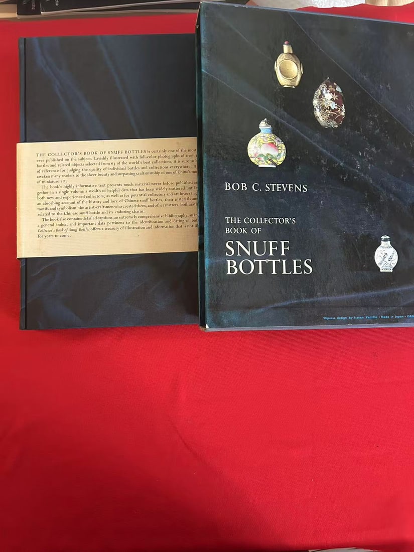 Bob C.Stevens The Collector's book of Snuff Bottles: Bob C.Stevens The Collector's book of Snuff Bottles , published in 1976 , hard cover and very good condition!
