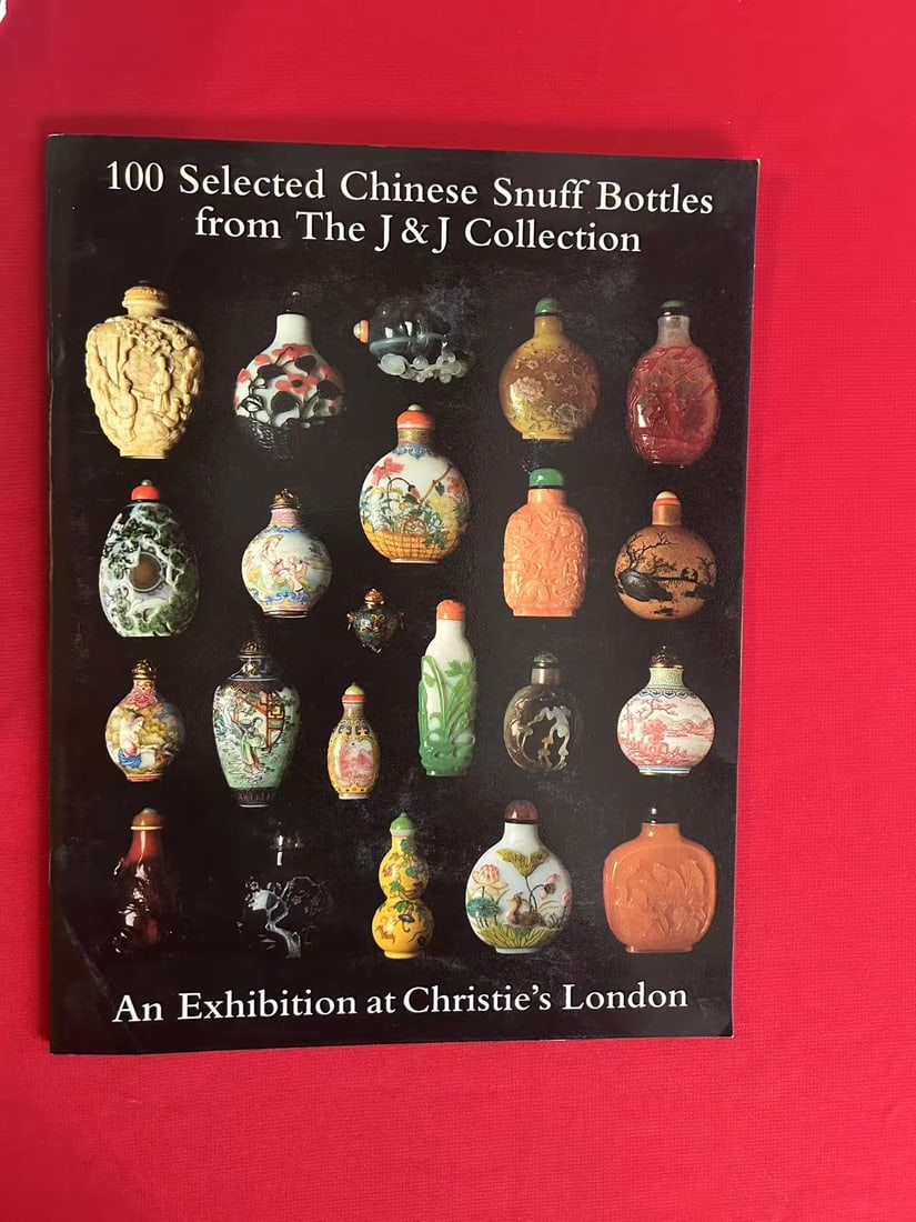 100 Selected Chinese Snuff Bottles from The J & J Collection: 100 Selected Chinese Snuff Bottles from The J & J Collection , published in 1987 by Christie's London, good condition!
