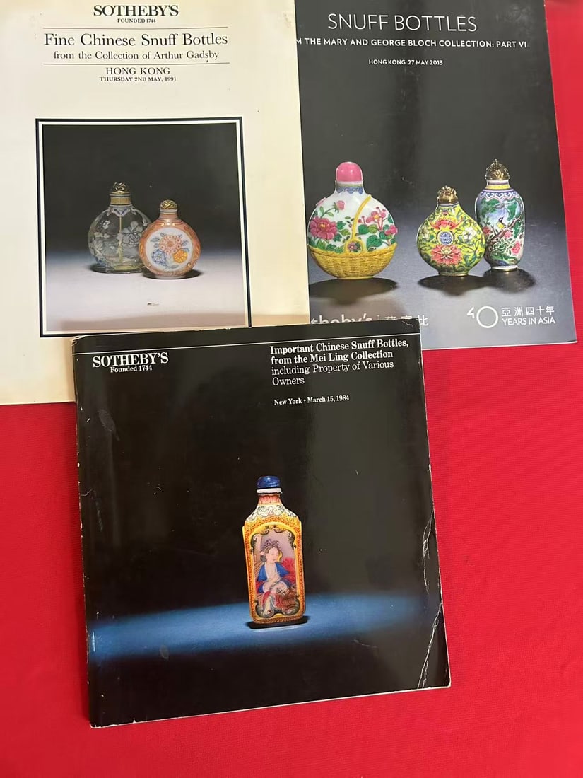 3 Volumes Sotheby's Private Collection of Chinese Snuff Bottles: 3 Volumes Sotheby's Private Collection of Chinese Snuff Bottles , good condition!