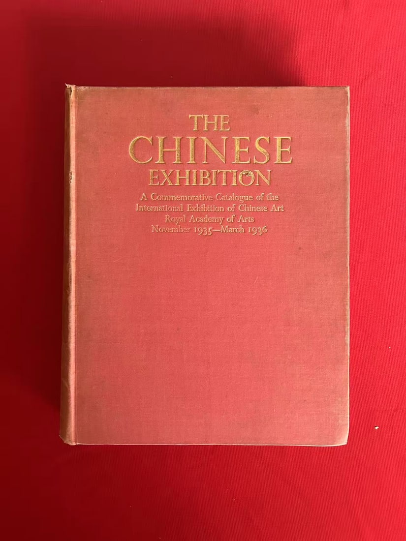 The Chinese Exhibition 1935-1936 London: The Chinese Exhibition 1935-1936 London ,The book is painted with gold on the top, with rough edges. It contains pictures of bronze, jade, pottery, paintings, porcelain and other exhibits, One side of