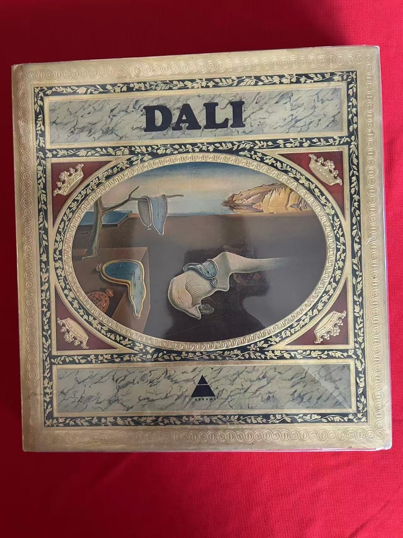 DALI: DALI ,published in 1968 New York, hard cover and good condition!