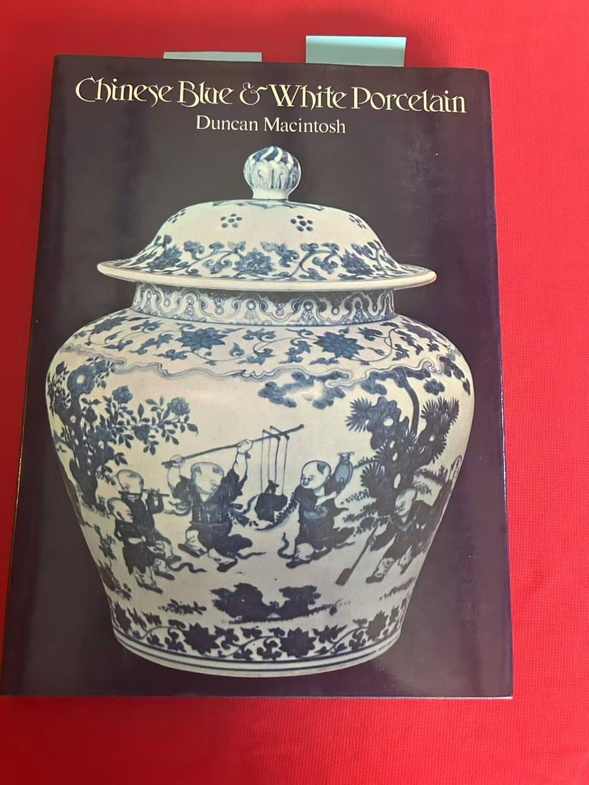Chinese Blue & White Porcelain by Duncan Macintosh: Chinese Blue & White Porcelain by Duncan Macintosh , published in 1977, hard cover and good condition!